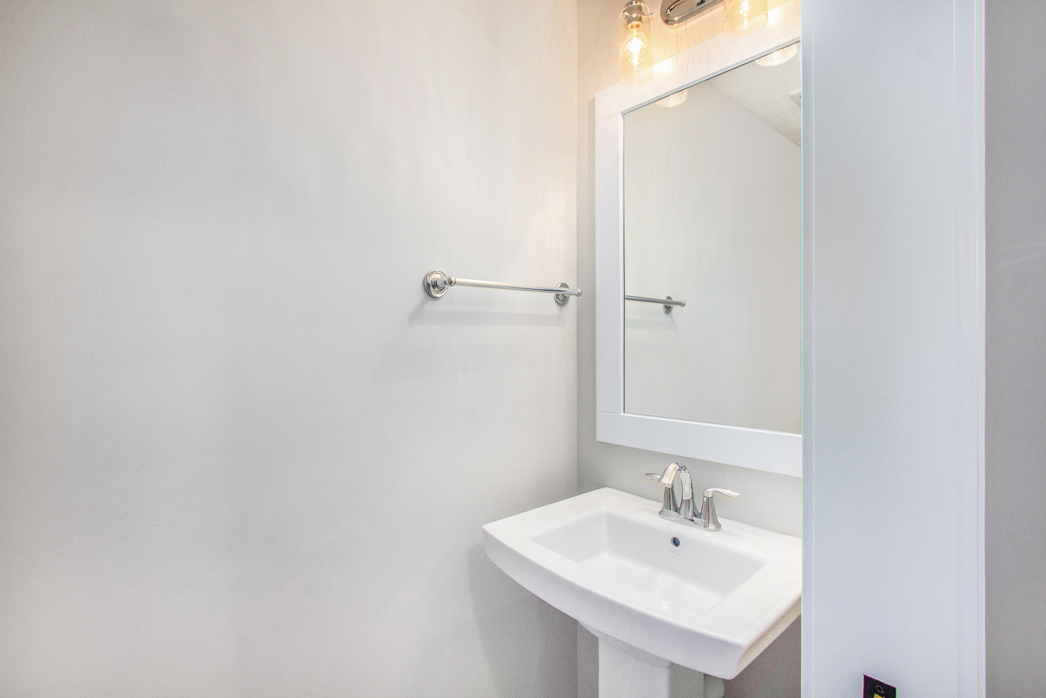 Eastbrook Homes - Preston Home Plan - Bathroom Powder Room - WHLS00023 - 6014 Southridge Road - Furnished (13)