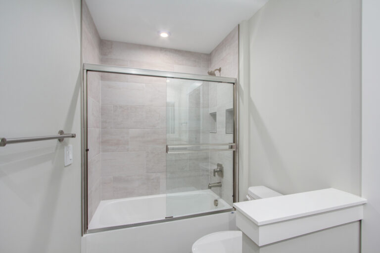 Eastbrook Homes - Birkshire Home Plan - Bathroom – SQRC00024 – 8686 Bentham Ct (34)