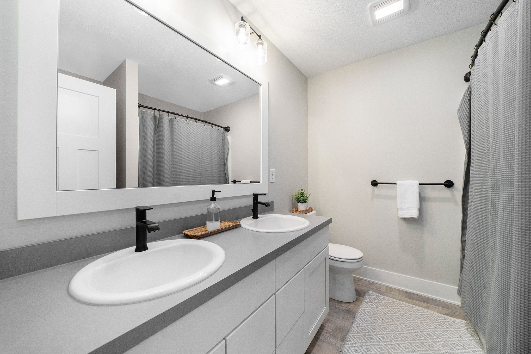 Eastbrook Homes – Newport Home Plan - Bathroom – HRVM00035 – 12364 Apple Cart Ln - Furnished (8)