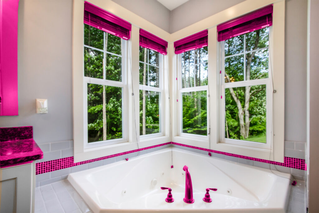 Think Pink - Malibu Dream Home - Bathtub